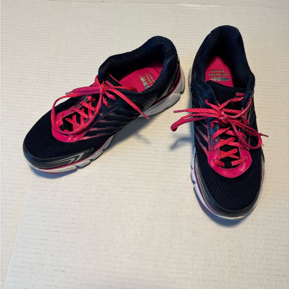 Fila Women's Navy and hot Pink Athletic Shoes women’s size 11 running gym